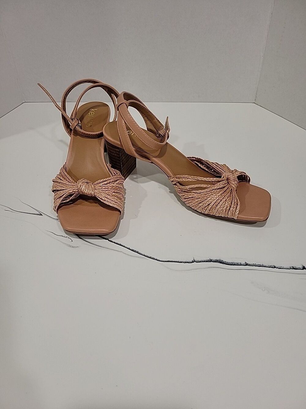 NEW WO BOX Kensie Kaiko Raffia Peep Toe Heels Womens 8 Blush/Tan
